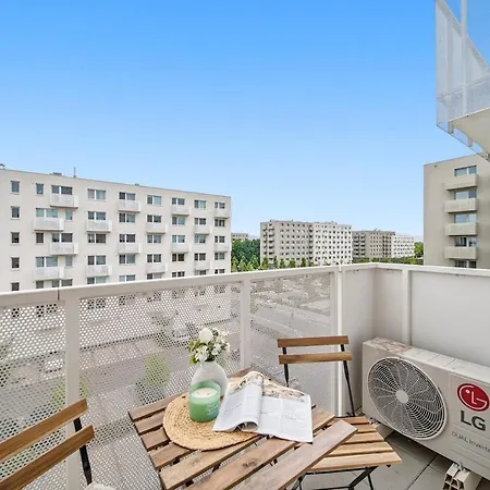 Balcony Near Airport W Free Parking *