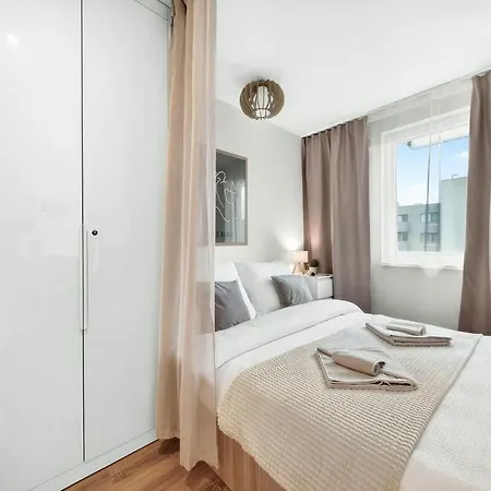 Apartament Balcony Near Airport W Free Parking *