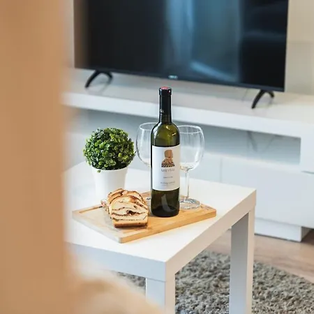 Apartament Balcony Near Airport W Free Parking *